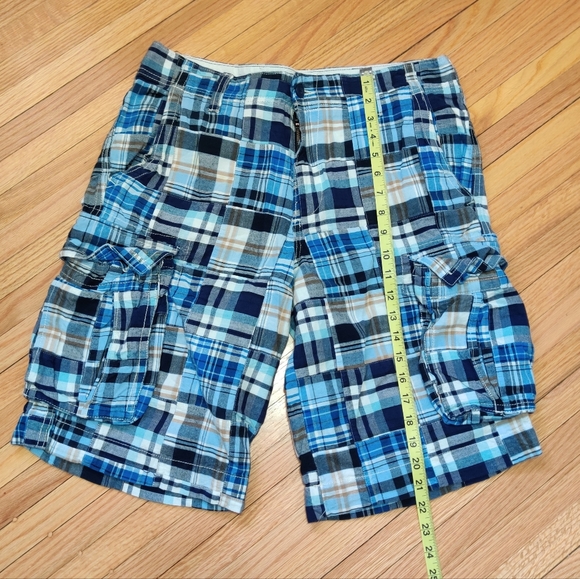 Old Navy Cargo Shorts, size 31 - Picture 7 of 8
